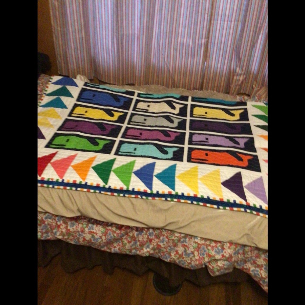 - Patch work throw/table cloth Whale resembling Vineyard vines - Picture 5 of 13